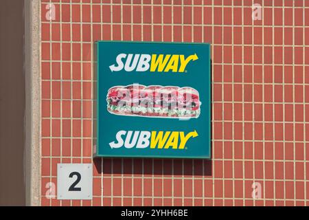 Helsinki, Finnland – 9. September. 2024: U-Bahn-Logo. Subway ist ein amerikanisches, multinationales Fast-Food-Restaurant. Stockfoto