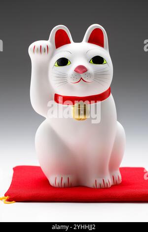 Maneki neko (anwinkende Katze) Stockfoto