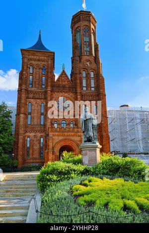 Eingang zum Smithsonian Castle auf der National Mall entfernt. Washington, USA. Stockfoto