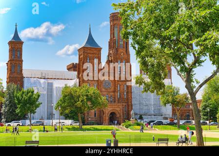 Washington, DC, USA - September 10,2017: Smithsonian Castle auf der National Mall entfernt. Stockfoto