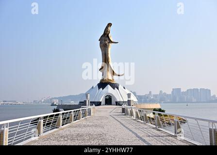 Kun Iam Statue - Macau. Statue von Guanyin auf einer Lotusblume. Stockfoto