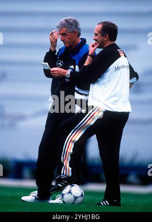 Jacksonville, Vereinigte Staaten. 31. Juli 2014. ARCHIVFOTO: Uli STIELIKE wird am 15. November 2024 70 Jahre alt, FUSSBALLNATIONALMANNSCHAFT, Teamchef Erich RIBBECK (links) mit Trainer Uli STIELIKE. Quelle: dpa/Alamy Live News Stockfoto