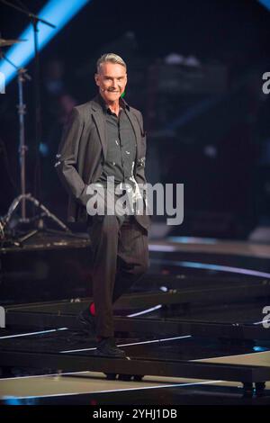 Oberhausen, Deutschland. Mai 2017. ARCHIVFOTO: Wolfgang JOOP wird 80 Jahre alt am 18. November 2024, Wolfgang JOOP (Modedesigner) ist zu Gast in der Show, Deutschlands nächstes Topmodel Finale, TV-Show aus der Koenig Pilsener-Arena in Oberhausen, ausgestrahlt am 25. Mai 2017, ? Quelle: dpa/Alamy Live News Stockfoto