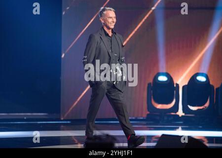 Oberhausen, Deutschland. Mai 2017. ARCHIVFOTO: Wolfgang JOOP wird 80 Jahre alt am 18. November 2024, Wolfgang JOOP (Modedesigner) ist zu Gast in der Show, Deutschlands nächstes Topmodel Finale, TV-Show aus der Koenig Pilsener-Arena in Oberhausen, ausgestrahlt am 25. Mai 2017, ? Quelle: dpa/Alamy Live News Stockfoto