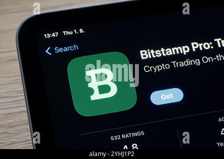 OSTRAVA, TSCHECHIEN - 1. AUGUST 2024: App Store mit Bitstamp Pro Krypto-App für iOS zum Handel und Speichern von Kryptowährungen Stockfoto