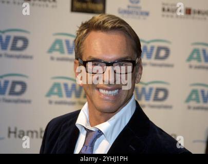 Hamburg, Deutschland. 31. Juli 2014. ARCHIVFOTO: Wolfgang JOOP wird am 18. November 2024 80 Jahre alt, Wolfgang JOOP, Deutschland, Modedesigner, Autor, Porträt, QF, 22. Oktober 2003. ? Quelle: dpa/Alamy Live News Stockfoto