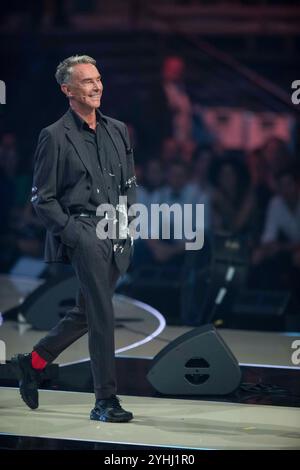 Oberhausen, Deutschland. Mai 2017. ARCHIVFOTO: Wolfgang JOOP wird 80 Jahre alt am 18. November 2024, Wolfgang JOOP (Modedesigner) ist zu Gast in der Show, Deutschlands nächstes Topmodel Finale, TV-Show aus der Koenig Pilsener-Arena in Oberhausen, ausgestrahlt am 25. Mai 2017, ? Quelle: dpa/Alamy Live News Stockfoto