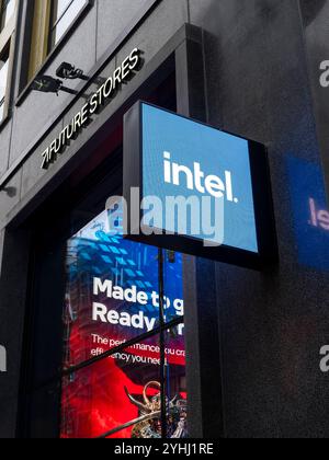 Intel Sign, Intel Experience Store, Future Stores, Oxford Street, London, England, Großbritannien, GB. Stockfoto