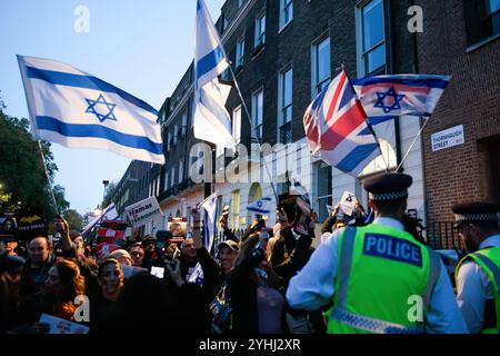 London, Großbritannien. November 2024. Pro-israelische Aktivisten protestieren gegen die Einladung des UN-Sonderberichterstatters für die besetzten Palästinensischen Gebiete (OPT) Francesca Albanese an der Schule für Orientalische und Afrikanistik (SOAS). Der Sonderberichterstatter ist ein unabhängiger Sachverständiger, der vom UN-Menschenrechtsrat ernannt wird, um die Menschenrechtslage in der OPT zu verfolgen und darüber Bericht zu erstatten. Die internationale Rechtsanwältin Francesca Albanese, die im Mai 2022 in die Rolle berufen wurde, sah sich einer anhaltenden Kampagne gegenüber der israelischen Regierung und ihren Unterstützern gegenüber zu diskreditieren. Quelle: Mark Kerrison/Al Stockfoto
