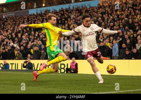 Haydon Roberts aus Bristol City und Jacob Lungi Sorensen aus Norwich City - Norwich City gegen Bristol City, Sky Bet Championship, Carrow Road, Norwich, Großbritannien - 9. November 2024 nur redaktionelle Verwendung - es gelten Einschränkungen bei DataCo Stockfoto