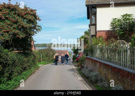 Suffolk, Großbritannien - 13. OKT 2024 - Blick auf den Fluss Orwell und alte Boote bei Pin Mill Stockfoto