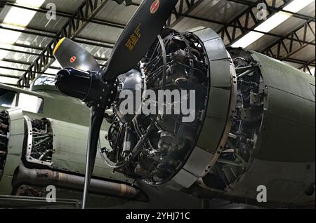 Die Boeing B-17 Flying Fortress ist ein US-amerikanisches viermotoriges schweres Bomberflugzeug, das in den 1930er Jahren für das United States Army Air Corps (USAAC) entwickelt wurde. Stockfoto