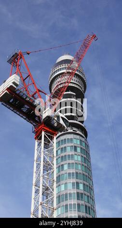 BT Tower und Crane City of London Stockfoto