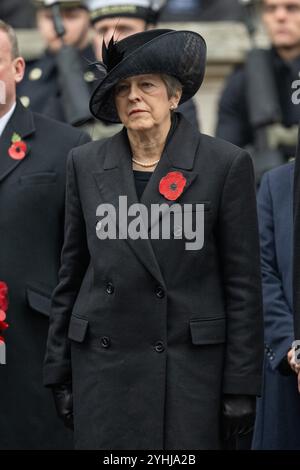 10/11/2024. Die ehemalige britische Premierministerin Theresa May nimmt an der Remembrance Sunday Service in Whitehall Teil, um den Beitrag der britischen und Commonwealth-Militär- und Zivilsoldaten und Frauen in den beiden Weltkriegen und späteren Konflikten zu gedenken. Foto: Sam Hussain über Ray Tang/Poolfoto. Stockfoto