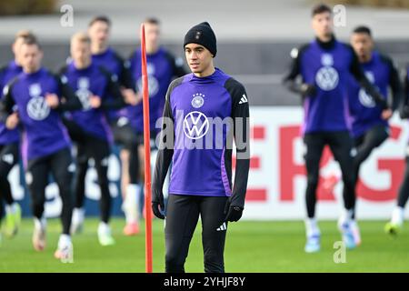 Hessen, Frankfurt/Main, Deutschland. 12. November 2024, Hessen, Frankfurt/Main: Fußball: Nationalmannschaft, vor den Völkerligaspielen gegen Bosnien-Herzegowina (16.11.2024) und in Ungarn (19.11.2024), DFB-Campus. Jamal Musiala steht auf dem Spielfeld. Quelle: dpa Picture Alliance/Alamy Live News Stockfoto