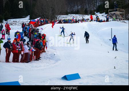 OSRBLIE, SLOWAKEI, 24. JANUAR 2024: Biathlon-Frauen-Rennen. Die Zuschauer unterstützen Athleten beim Wintersport der olympischen spiele. Stockfoto