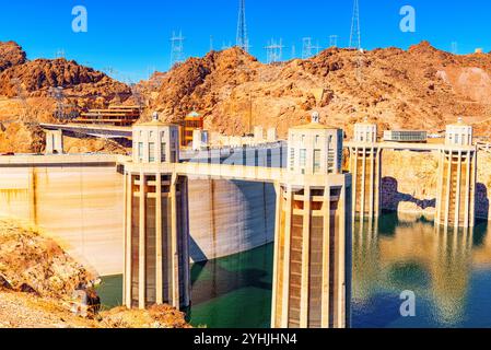 Berühmte und erstaunliche Hoover Dam am Lake Mead, Nevada und Arizona Grenze, USA. Stockfoto