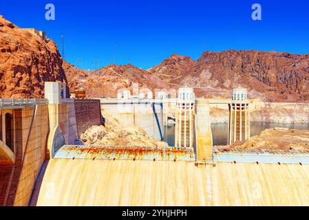 Berühmte und erstaunliche Hoover Dam am Lake Mead, Nevada und Arizona Grenze, USA. Stockfoto