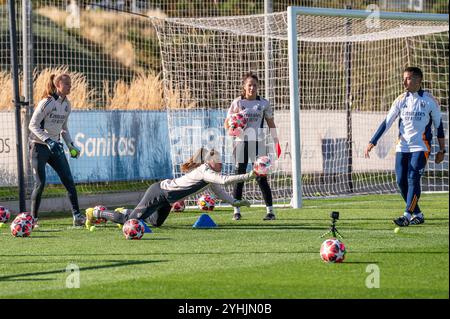 Valdebebas, Madrid, Spanien. November 2024. REAL MADRID Torhüter Training 1 MarÃ A ISABEL RODRÃ GUEZ (MISA) (Credit Image: © Oscar Manuel Sanchez/ZUMA Press Wire) NUR REDAKTIONELLE VERWENDUNG! Nicht für kommerzielle ZWECKE! Stockfoto