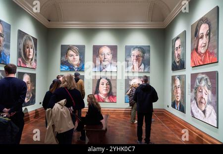 Colin Davidson (1968), Ausstellung von Porträts, 22. April 2024 bis 23. Februar 2025, Silent Testimony, National Portrait Gallery, London, Großbritannien Stockfoto