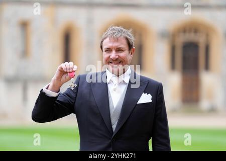 Der Musiker und Sänger Simon Le Bon, nachdem er bei einer Investiturzeremonie in Windsor Castle, Berkshire, zum MBE (Mitglied des Order of the British Empire) ernannt wurde. Bilddatum: Dienstag, 12. November 2024. Stockfoto