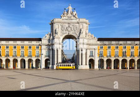 Rua Augusta Arch ist ein triumphales historisches Gebäude in Lissabon am Commerce Square in Portugal Stockfoto