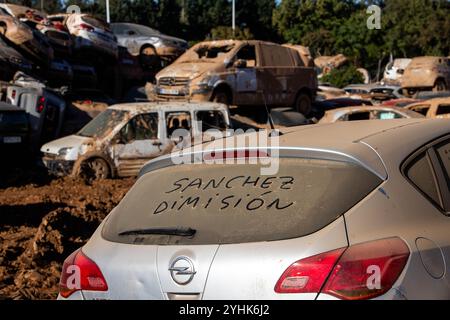 Gestapelte Autos nach einer Flut Stockfoto