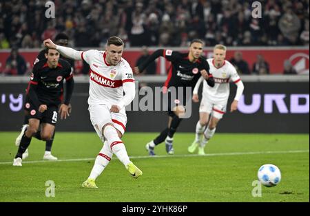 Elfmeter, Elfmeter, Torstoß Action Torchance Ermedin Demirovic VfB Stuttgart (09) MHPArena, MHP Arena Stuttgart, Baden-Württemberg, Deutschland, E Stockfoto