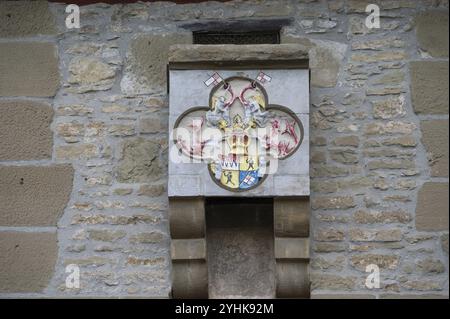 Wappen über dem Mittagstor der mittelalterlichen Stadtbefestigung Iphofen, Unterfranken, Bayern, Deutschland, Europa Stockfoto