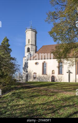 Die römisch-katholische Dreifaltigkeitskirche, Wallfahrtskirche auf dem 985 Meter hohen Dreifaltigkeitsberg oberhalb der Stadt Spaichingen, Tuttlingen d Stockfoto