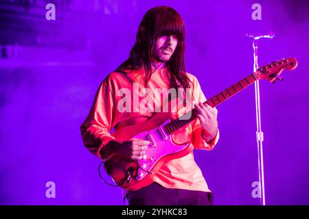 Mailand Italien. november 2024. Die amerikanische Band KHRUANGBIN tritt live auf der Bühne im Alcatraz während der A La Sala Tour auf. Stockfoto