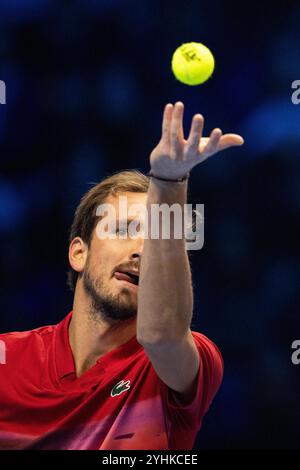 Turin, Italien. November 2024. Daniil Medwedev ist der Australier Alex de Minaur beim Tennis-Einzelspiel der ATP World Tour Finals in der Inalpi Arena in Turin, Italien - Sport - Dienstag, den 12. November 2024. (Foto: Marco Alpozzi/Lapresse) Credit: LaPresse/Alamy Live News Stockfoto