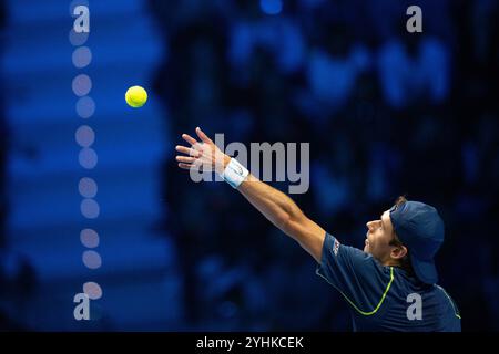 Turin, Italien. November 2024. Australias Alex de Minaur ist bei Daniil Medwedew im Tennis-Einzelspiel der ATP World Tour Finals in der Inalpi Arena in Turin, Italien - Sport - Dienstag, 12. November 2024. (Foto: Marco Alpozzi/Lapresse) Credit: LaPresse/Alamy Live News Stockfoto