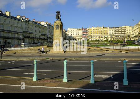 Regency Square mit dem Burenkrieg Memorial im Vordergrund, Brighton, East Sussex, England Stockfoto