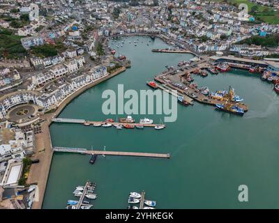 Luftaufnahme des Brixham Harbor an der Südküste von Devon im Südwesten Englands. Stockfoto