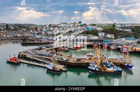 Luftaufnahme des Brixham Harbor an der Südküste von Devon im Südwesten Englands. Stockfoto