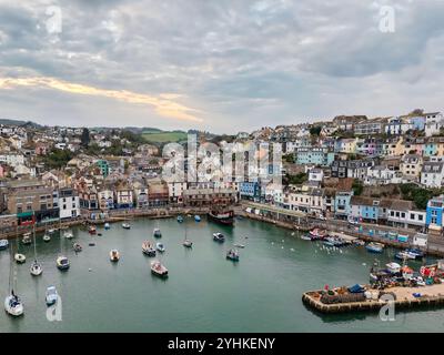 Luftaufnahme des Brixham Harbor an der Südküste von Devon im Südwesten Englands. Stockfoto