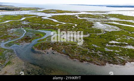 Lymington und Keyhaven Marshes in Dorset Aerial View einschließlich Hurst Castle Stockfoto