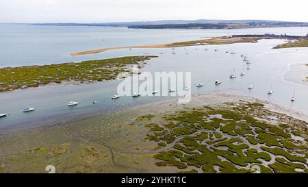 Lymington und Keyhaven Marshes in Dorset Aerial View einschließlich Hurst Castle Stockfoto