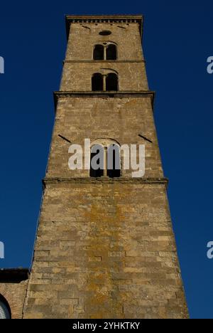 Campanile aus dem Jahr 1493 des Duomo di Santa Maria Assunta in Volterra, Toskana, Italien. Stockfoto