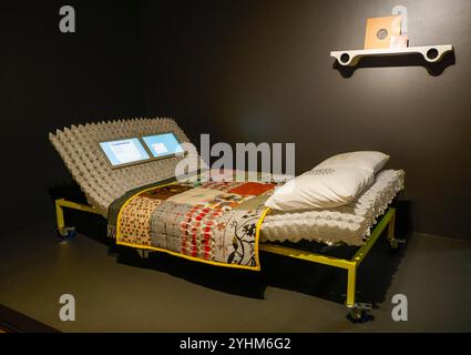 PRIVATES LEBT VOM SCHLAFZIMMER BIS ZUR AUSSTELLUNG IN DEN SOZIALEN MEDIEN PARIS Stockfoto