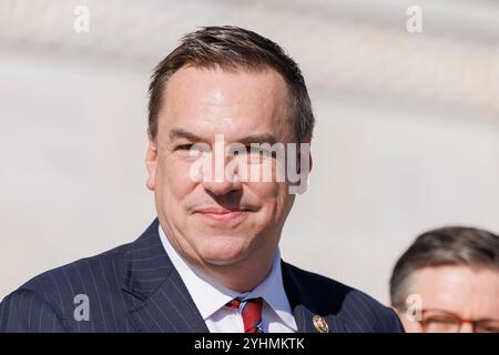 Washington, Usa. November 2024. Richard Hudson (R-NC), der Vorsitzende des National Republican Congressional Committee, hält während einer Pressekonferenz nach den Wahlen auf der Osttreppe des Kapitol-Gebäudes Bemerkungen. Die Republikaner sind nur ein paar Rassen entfernt von einer Beibehaltung des Repräsentantenhauses, was dem designierten Präsidenten Donald Trump eine republikanische Trifecta geben würde, um seine Agenda mit wenig Pushback umzusetzen. (Foto: Aaron Schwartz/SIPA USA) Credit: SIPA USA/Alamy Live News Stockfoto