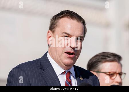 Washington, Usa. November 2024. Richard Hudson (R-NC), der Vorsitzende des National Republican Congressional Committee, hält während einer Pressekonferenz nach den Wahlen auf der Osttreppe des Kapitol-Gebäudes Bemerkungen. Die Republikaner sind nur ein paar Rassen entfernt von einer Beibehaltung des Repräsentantenhauses, was dem designierten Präsidenten Donald Trump eine republikanische Trifecta geben würde, um seine Agenda mit wenig Pushback umzusetzen. (Foto: Aaron Schwartz/SIPA USA) Credit: SIPA USA/Alamy Live News Stockfoto