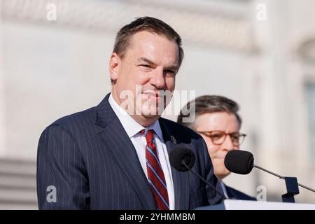 Washington, Usa. November 2024. Richard Hudson (R-NC), der Vorsitzende des National Republican Congressional Committee, hält während einer Pressekonferenz nach den Wahlen auf der Osttreppe des Kapitol-Gebäudes Bemerkungen. Die Republikaner sind nur ein paar Rassen entfernt von einer Beibehaltung des Repräsentantenhauses, was dem designierten Präsidenten Donald Trump eine republikanische Trifecta geben würde, um seine Agenda mit wenig Pushback umzusetzen. (Foto: Aaron Schwartz/SIPA USA) Credit: SIPA USA/Alamy Live News Stockfoto