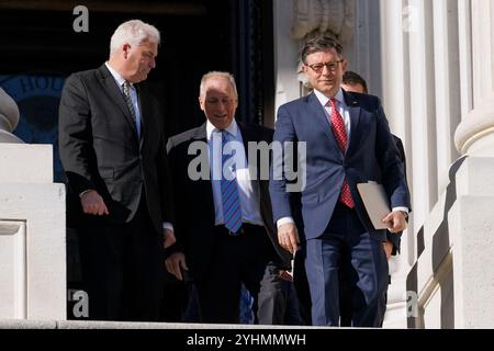 Washington, Usa. November 2024. (Von links nach rechts) Tom Emmer (R-MN), Steve Scalise (R-LA), Sprecher Mike Johnson und Richard Hudson (R-NC), der Vorsitzende des National Republican Congressional Committee (R-NC), treffen zu einer Pressekonferenz auf der Osttreppe des Kapitolgebäudes ein. Die Republikaner sind nur ein paar Rassen entfernt von einer Beibehaltung des Repräsentantenhauses, was dem designierten Präsidenten Donald Trump eine republikanische Trifecta geben würde, um seine Agenda mit wenig Pushback umzusetzen. (Foto: Aaron Schwartz/SIPA USA) Credit: SIPA USA/Alamy Live News Stockfoto