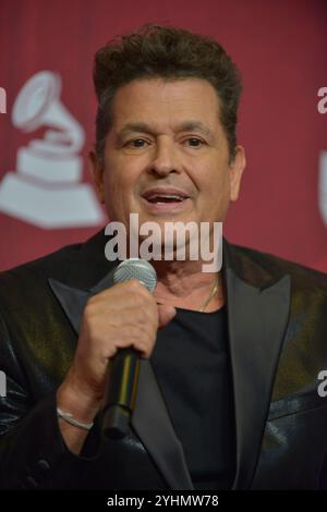 Miami, USA. November 2024. MIAMI, FLORIDA - 11. NOVEMBER: Der kolumbianische Sänger und Songwriter Carlos Vives nimmt am 11. NOVEMBER 2024 im Kaseya Center in Miami, Florida, an einer Pressekonferenz mit Fragen und Antworten Teil, um die Latin GRAMMY® Week zu starten und der Latin Recording Academy® Person of the Year™ zu gedenken. (Foto: JL/SIPA USA) Credit: SIPA USA/Alamy Live News Stockfoto