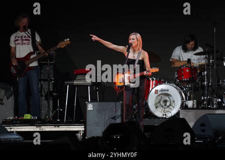 Arlington, Usa. November 2024. Die US-amerikanische Sängerin Sheryl Crow tritt im Rahmen der P!nk Summer Carnival Tour 2024 im Globe Life Field auf. Am 6. November 2024 in Arlington, Texas, USA. (Foto: Javier Vicencio/Eyepix/SIPA USA) Credit: SIPA USA/Alamy Live News Stockfoto