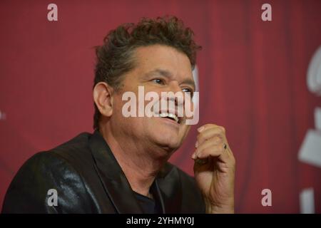 Miami, USA. November 2024. MIAMI, FLORIDA - 11. NOVEMBER: Der kolumbianische Sänger und Songwriter Carlos Vives nimmt am 11. NOVEMBER 2024 im Kaseya Center in Miami, Florida, an einer Pressekonferenz mit Fragen und Antworten Teil, um die Latin GRAMMY® Week zu starten und der Latin Recording Academy® Person of the Year™ zu gedenken. (Foto: JL/SIPA USA) Credit: SIPA USA/Alamy Live News Stockfoto