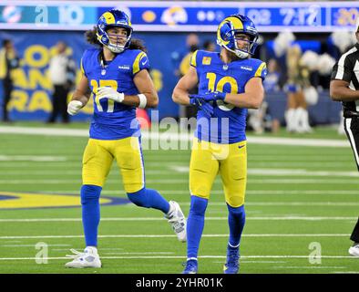 Inglewood, Usa. November 2024. Die Los Angeles Rams-Receiver Puka Nacua (L) und Cooper Kupp stehen am Montag, den 11. November 2024, im SoFi Stadium nebeneinander an. Die Delfine besiegten die Rams 23-15 Foto von Jon SooHoo/UPI Credit: UPI/Alamy Live News Stockfoto