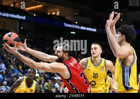 Nikola Mirotic (Emporio Armani Milan, #33) GER, ALBA Berlin gegen EA7 Emporio Armani Milan, Basketball, EuroLeague, Saison 2024/2025, 9. Spieltag, 12.11.2024 Foto: Eibner-Pressefoto/Ryan Sleiman Stockfoto